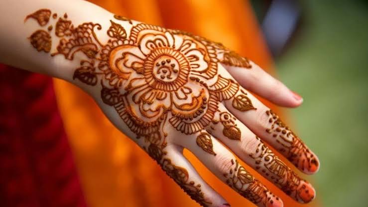 Certificate In Mehndi Artists 